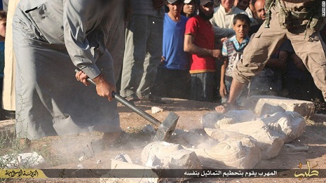 ISIS publicly smashes Syrian artifacts